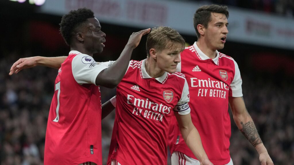 Arsenal: Merson khẳng định "thắng Fulham là vô địch" – Carragher cảnh báo về "bẫy chuối" chết người
