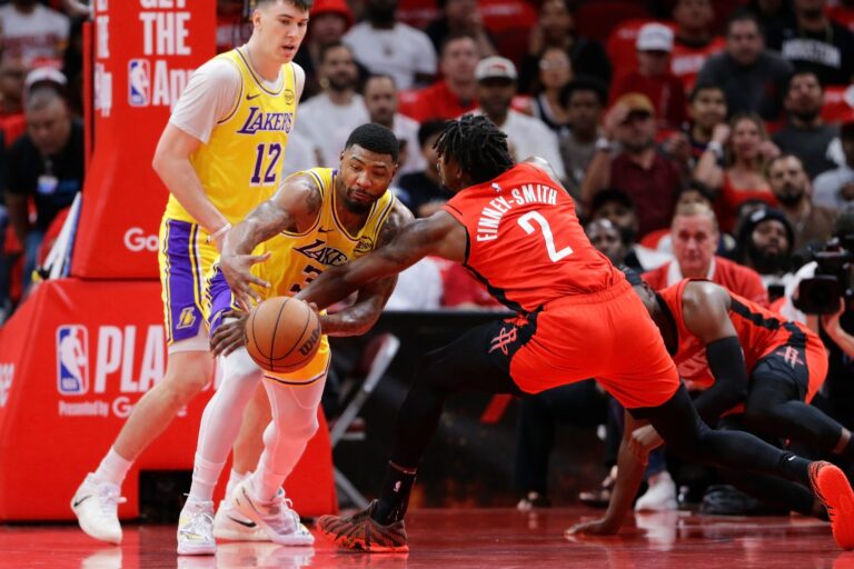 LeBron James rực sáng: Los Angeles Lakers dẫn trước Houston Rockets 3-0