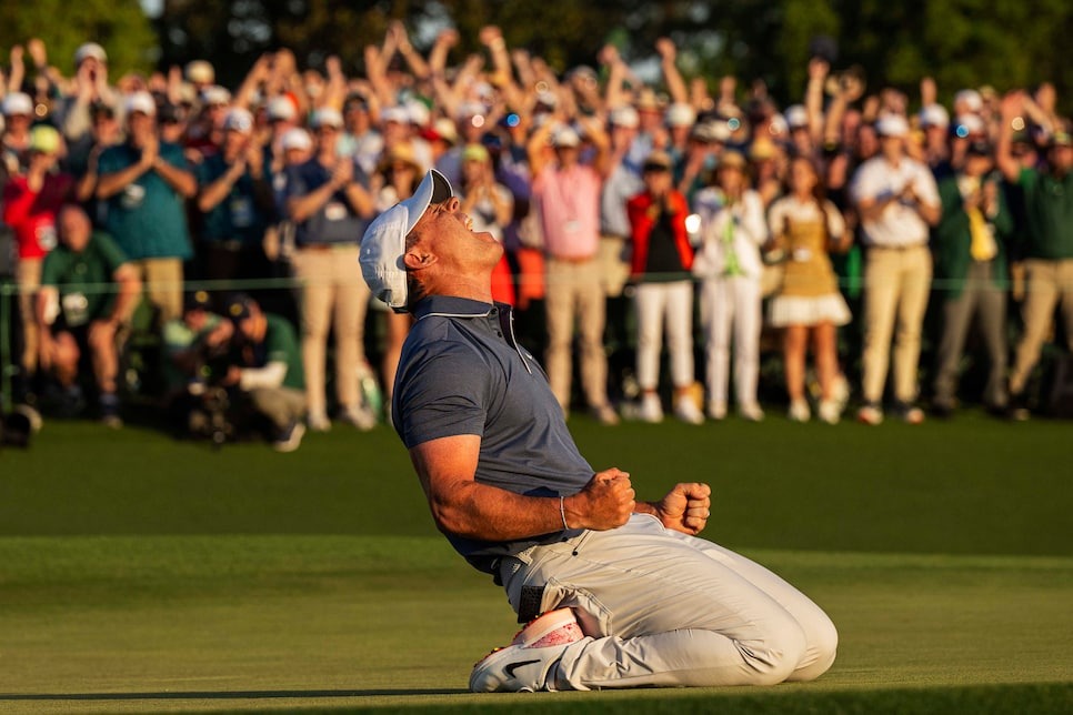 Rory McIlroy bảo vệ thành công ngôi vương Masters và giành Major thứ 6