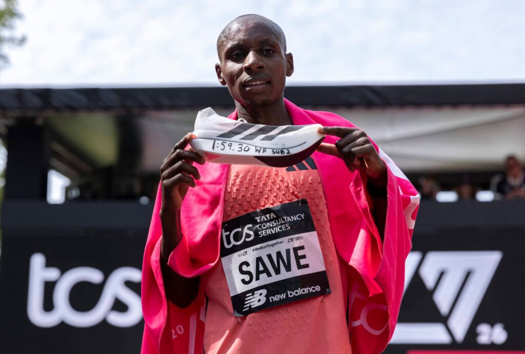 Sabastian Sawe vô địch London Marathon 2026 – người đầu tiên trong lịch sử chạy marathon dưới 2 giờ