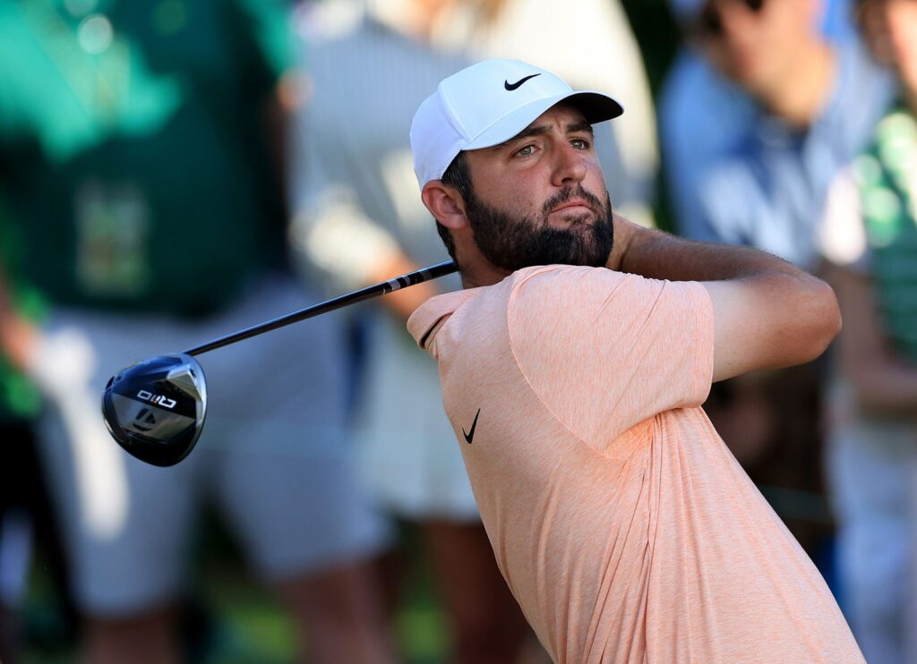 Cadillac Championship: Cameron Young dẫn trước 6 gậy, Scottie Scheffler dẫn đầu nhóm bám đuổi trước vòng cuối