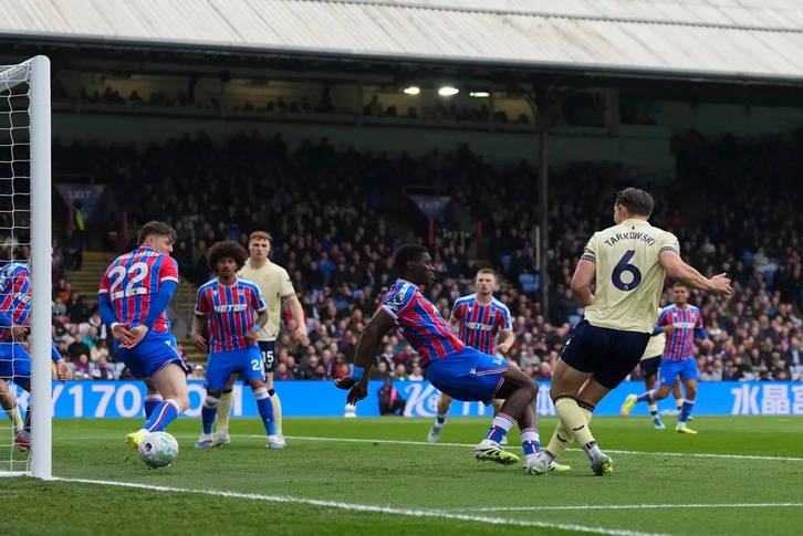 Crystal Palace 2–2 Everton: Mateta gỡ hòa phút 77 cứu Palace, giáng đòn nặng vào hy vọng dự cúp châu Âu của Everton