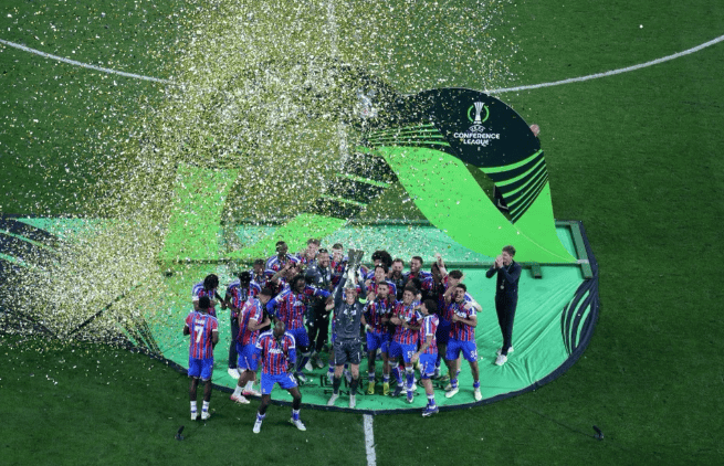 Crystal Palace viết nên trang sử mới với chức vô địch Conference League dưới thời Oliver Glasner, đánh dấu cột mốc lớn nhất lịch sử CLB.