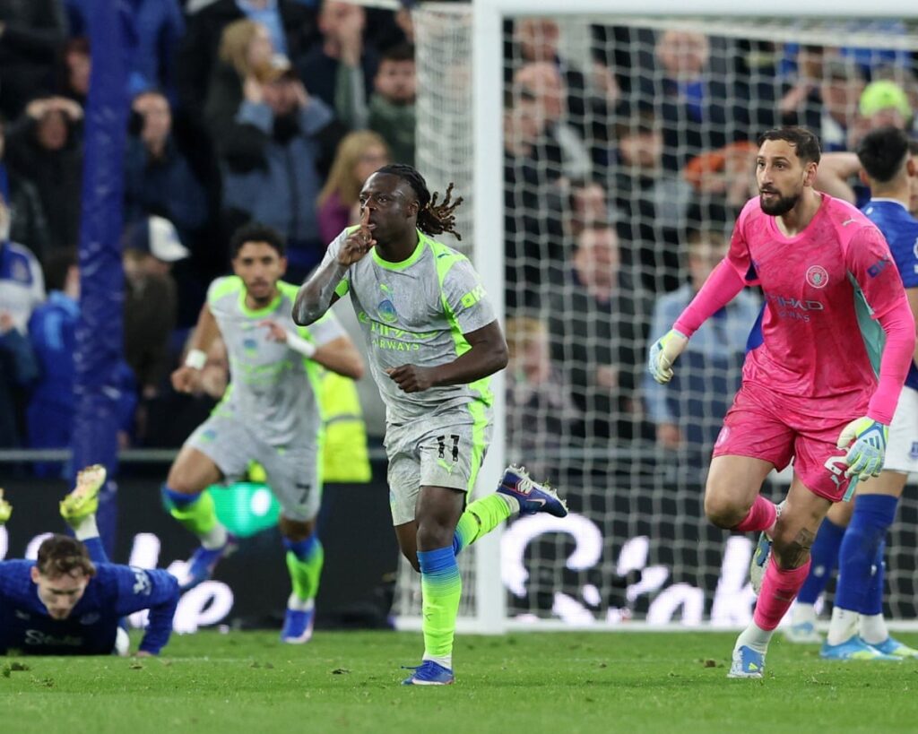 Trận hòa "điên rồ" 3-3: Everton cầm chân Man City, Arsenal nắm lợi thế vàng