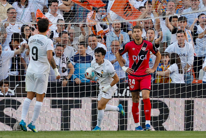 Kết quả La Liga: Girona tiến gần suất trụ hạng, Valencia chia điểm kịch tính