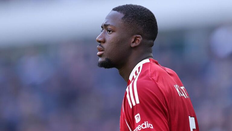 Tương lai của Ibrahima Konate tại Liverpool trở nên bất ổn sau khi đàm phán gia hạn hợp đồng gặp khó khăn.