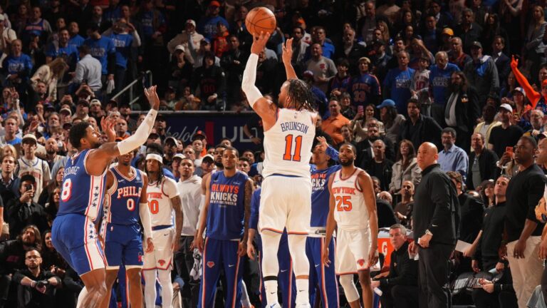 New York Knicks duy trì phong độ lịch sử, "hủy diệt" Philadelphia 76ers tại Game 1 vòng Playoff