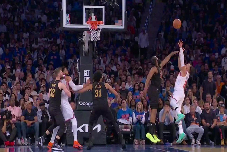 NBA Playoffs 2026: Knicks tạo địa chấn, Wembanyama áp đảo ở loạt trận chung kết miền