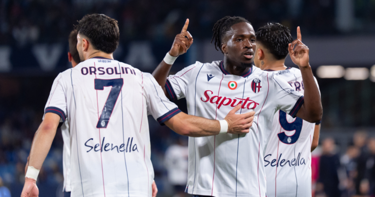 Napoli thua Bologna 2–3 phút bù giờ, cuộc đua top 4 Serie A trở nên cực kỳ căng thẳng