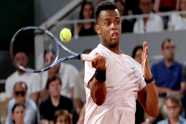 Novak Djokovic thoát hiểm tại Roland Garros 2026 sau màn ngược dòng nghẹt thở trước Giovanni Mpetshi Perricard