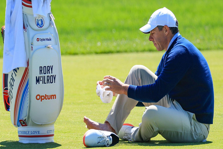 McIlroy bị thương ngón chân, bỏ tập sớm trước thềm PGA Championship nhưng khẳng định sẽ thi đấu bình thường