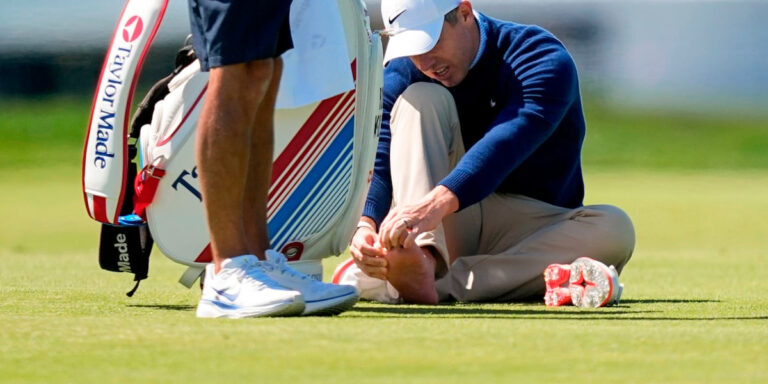 McIlroy bị thương ngón chân, bỏ tập sớm trước thềm PGA Championship nhưng khẳng định sẽ thi đấu bình thường