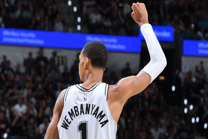 Victor Wembanyama bùng nổ, Spurs nghiền nát Thunder để cân bằng loạt trận chung kết miền Tây
