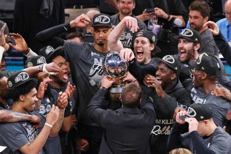 Spurs tạo địa chấn, loại nhà vô địch Thunder để vào chung kết NBA 2026