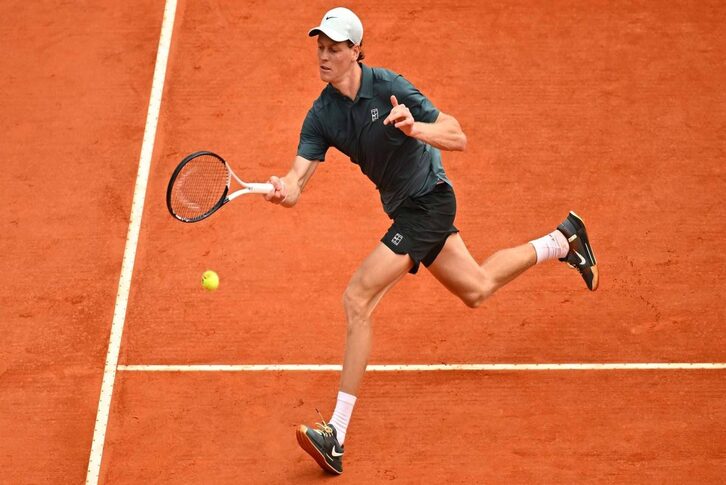 Italian Open 2026: Swiatek hạ Osaka dễ dàng, Sinner tiến gần kỷ lục Masters lịch sử, Gauff thoát hiểm ngoạn mục