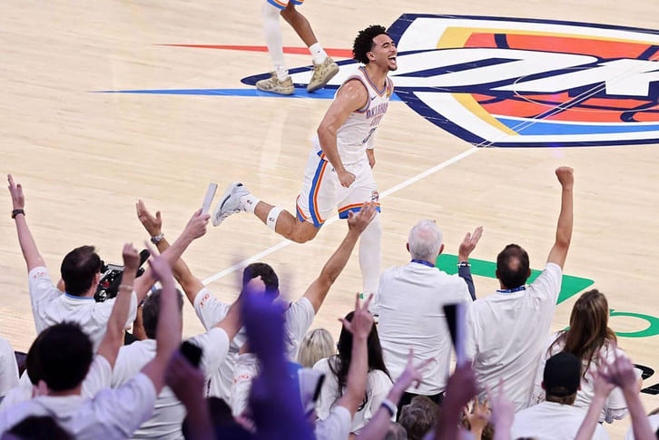Thunder áp sát vé vào NBA Finals sau chiến thắng then chốt trước Spurs ở Game 5