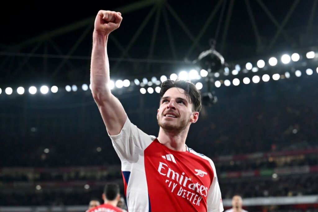 Declan Rice kết hợp hoàn hảo giữa phòng ngự, phân phối bóng và khả năng hỗ trợ tấn công.
