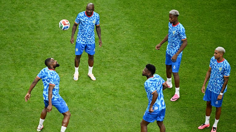 Các cầu thủ CHDC Congo trong buổi khởi động trước trận gặp Bồ Đào Nha tại World Cup 2026