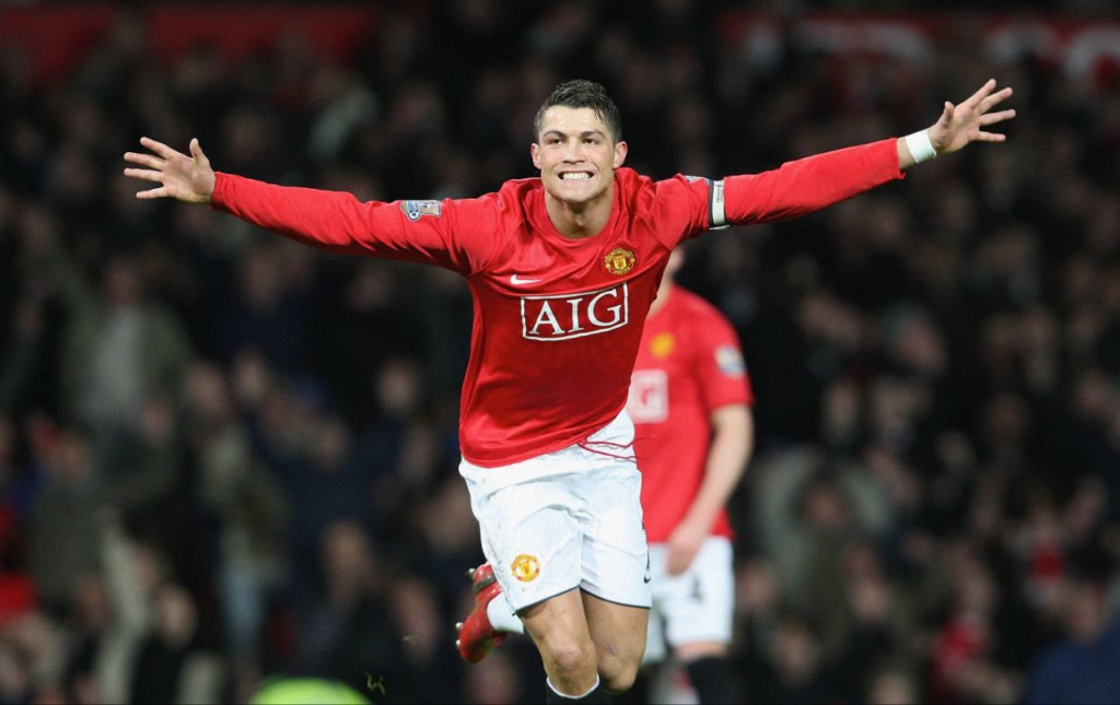Hình ảnh của Ronaldo những năm tháng đầu sự nghiệp tại Man United, nơi khởi nguồn cho một trong những huyền thoại vĩ đại nhất bóng đá thế giới.