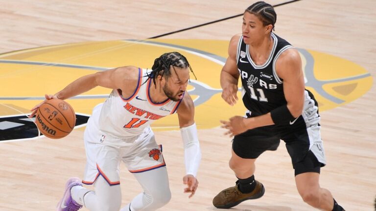 Knicks ngược dòng ngoạn mục trước Spurs, thắng Game 1 NBA Finals 2026