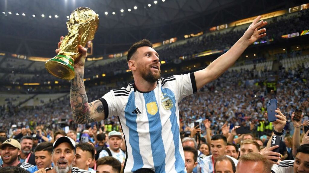 Lionel Messi sở hữu 8 Quả bóng Vàng, vô địch World Cup và được xem là một trong những tiền đạo hay nhất mọi thời đại.