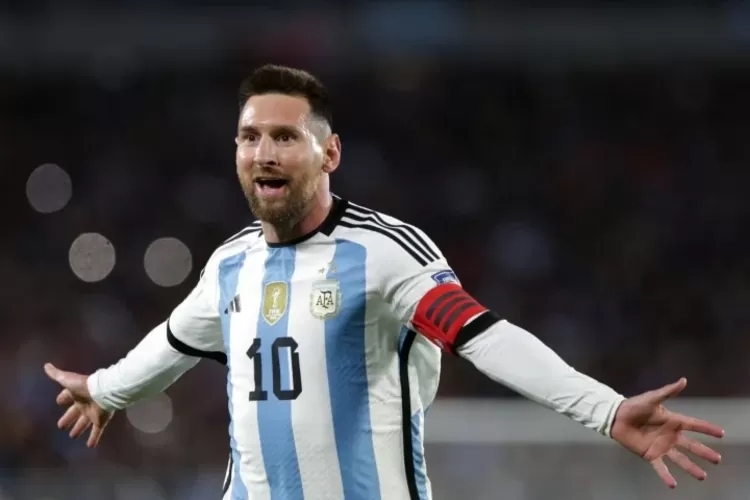 Siêu sao Lionel Messi đứng trước cơ hội trở thành cầu thủ đầu tiên đạt cột mốc 200 trận cho đội tuyển Argentina.