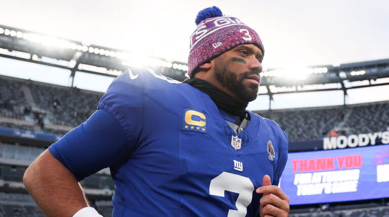 Russell Wilson giải nghệ NFL, chuyển sang làm bình luận viên truyền hình
