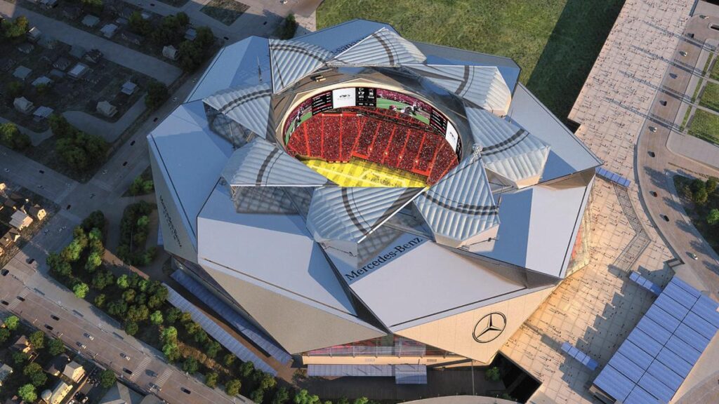 Mercedes-Benz Stadium nổi bật với mái vòm xoay độc đáo và sức chứa lớn phục vụ World Cup 2026.