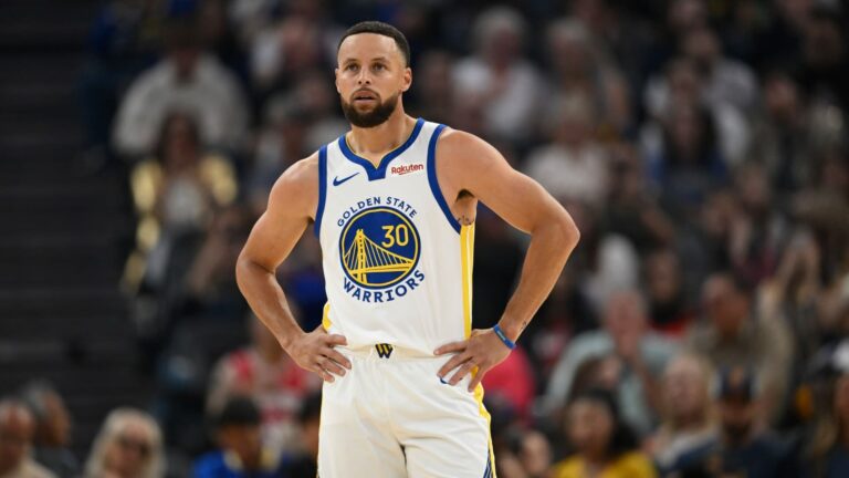 Stephen Curry ký hợp đồng với Li-Ning, khép lại hành trình tìm nhà tài trợ mới