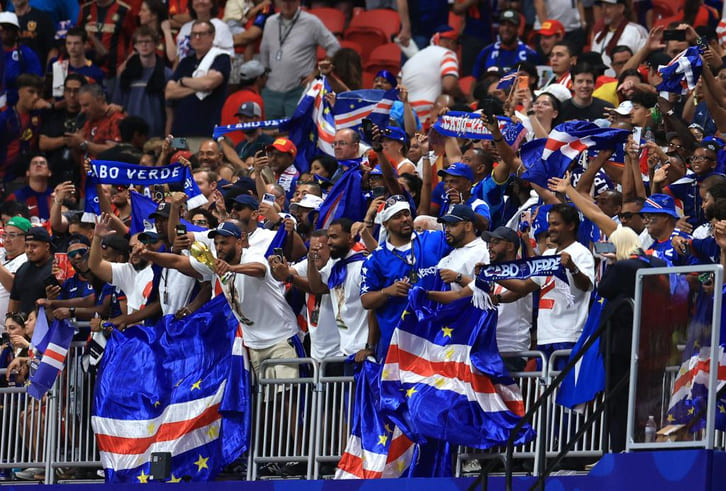 Người hâm mộ Cape Verde Islands vỡ òa sau kết quả bất ngờ