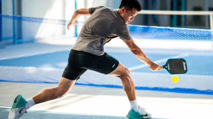 Hình ảnh pickleball đẹp với khoảnh khắc thi đấu ấn tượng trên sân
