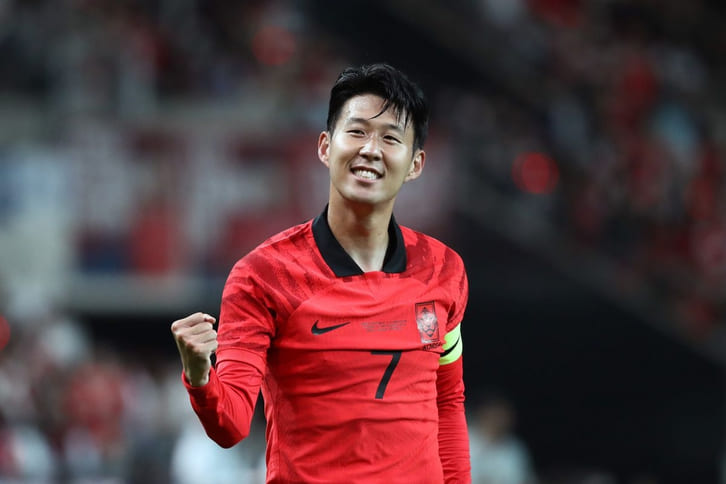 Đội trưởng Hàn Quốc Son Heung-min với ngoại hình cuốn hút
