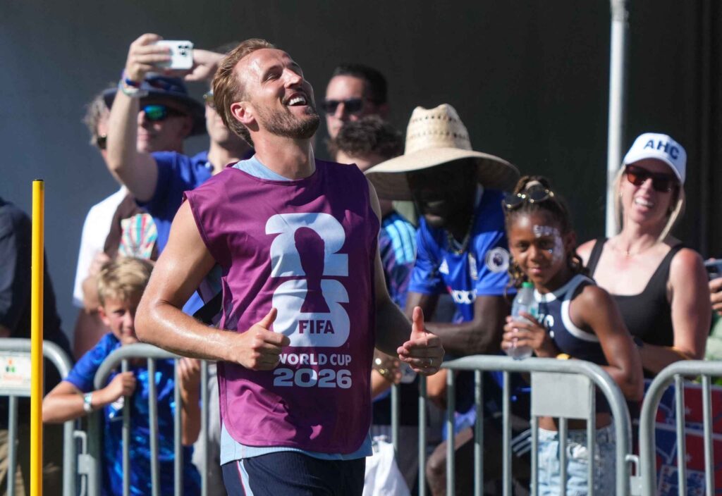 Harry Kane hứng khởi ở buổi tập đầu tiên của đội tuyển Anh sau khi vụ mất trộm đã được xử lý.