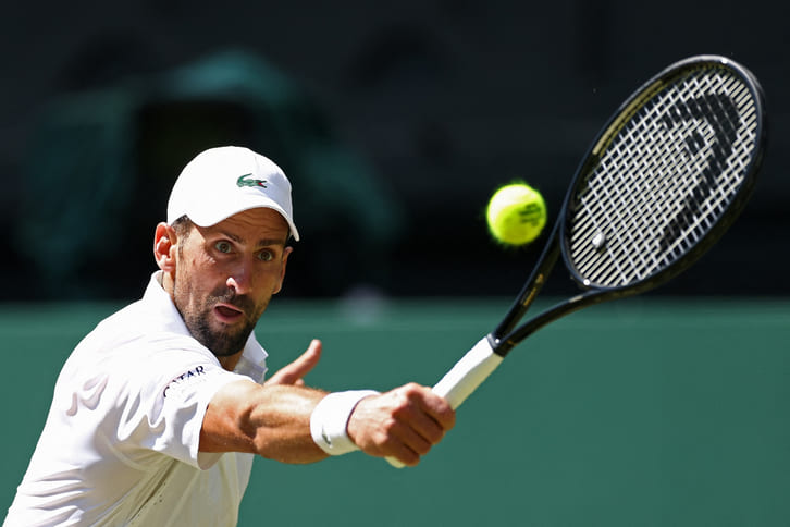 Novak Djokovic vượt Roger Federer đi vào lịch sử Wimbledon