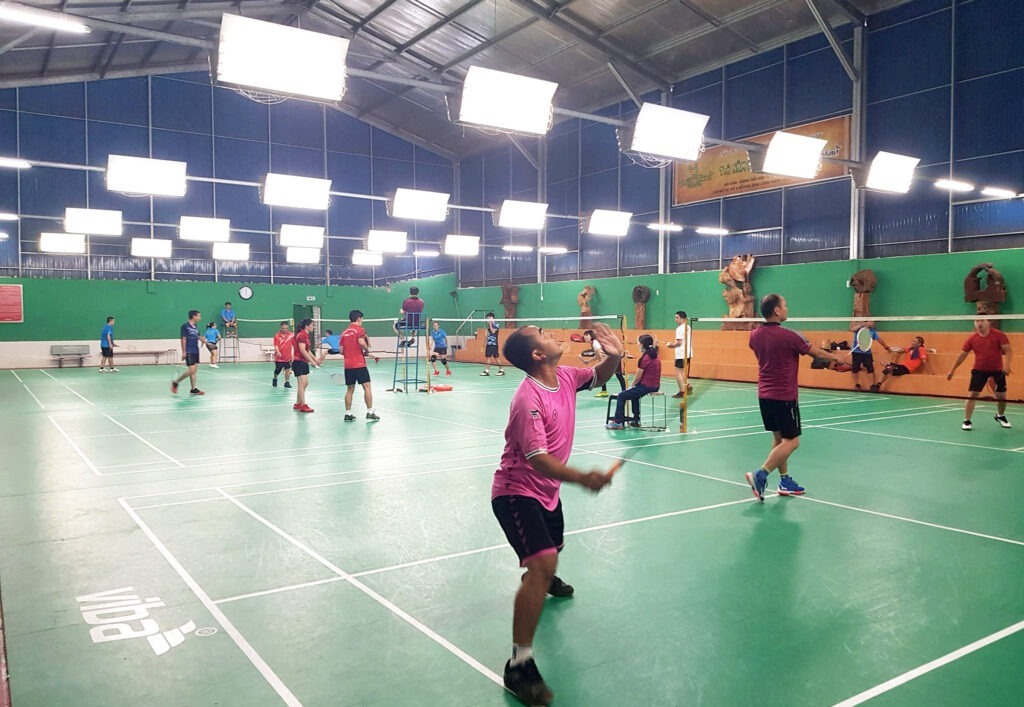 Vị trí trên sân cầu lông đôi