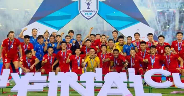 Kịch bản nghẹt thở ở Mỹ Đình: Việt Nam giữ cúp sau trận hòa 2-2 với Thái Lan
